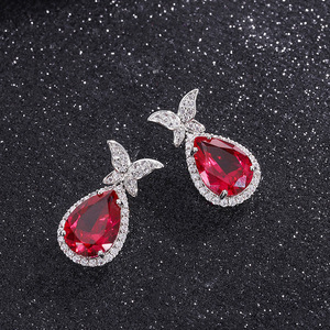 Orecchini a forma di goccia di lacrima con farfalla per donna, gioielli vintage eleganti e alla moda. - Product Image 3