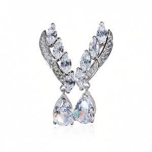 Boucles d'oreilles pendantes de luxe en or blanc et cristal pour femme, en argent 925 avec sertissage griffe, bijoux de soirée, forme goutte d'eau, strass - Product Image 1