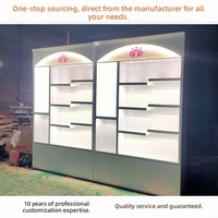 Vitrine murale personnalisée de style crème, écologique, durable, de haute qualité, avec éclairage LED, écran numérique et logo, pour la beauté et les soins de la peau