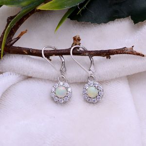 Pendientes de Lujo de Plata de Ley 925 con Ópalo Natural de 5 MM y 1 Quilate con Engaste de Garra |   Joyería de Ópalo Genuino - Product Image 2