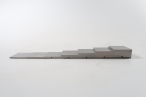Bloc de calibration en forme de coin à 7 niveaux (1-10 mm) pour jauge d'épaisseur ultrasonique, en acier inoxydable 304, avec étui de transport et certificat - Product Image 2