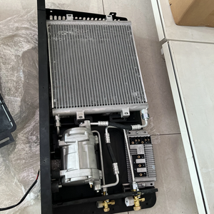<span class=keywords><strong>Installation</strong></span> de modèle pratique de climatiseur de stationnement de type fendu ultra-mince 12/24V DC au fond du chariot - Product Image 4