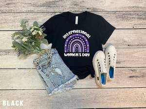Maglietta per la Giornata Internazionale della Donna, design arcobaleno viola, maglietta casual per celebrare le donne, per l'abbigliamento primaverile ed estivo - Product Image 3