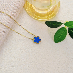 Collier pendentif trèfle à quatre feuilles plaqué or 18 carats avec motif de fleur unique <span class=keywords><strong>pour</strong></span> femme, cadeau de mariage, cadeau <span class=keywords><strong>pour</strong></span> petite amie - Product Image 3