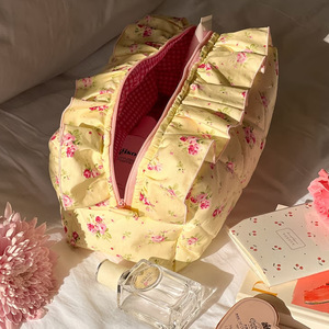 Pochette cosmétique à volants faite à la main, best-seller transfrontalier, fraîche et simple, grande capacité pour le rangement des produits de soin de la peau - Product Image 2