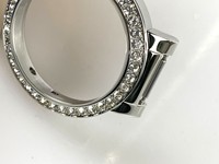 Boîtier en acier inoxydable 316 de 38x44,5 mm avec 40 pierres PP, design à pattes amovibles, étanche 3 ATM, compatible avec les mouvements de taille 10/2/1