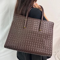 Tas Tote Anyaman Tangan Baru 2026 Kapasitas Besar untuk Bisnis dan Perjalanan, Tas Selempang Bahu dengan Dua Tali dan Ritsleting yang Elegan