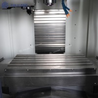 Centre d'usinage vertical haute précision VMC855, structure rigide BT40, performances stables, taille de table 1000x550 pour pièces métalliques