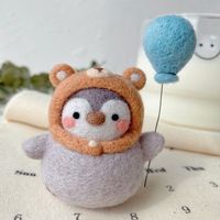 Jouets en feutre de laine personnalisés, adorables animaux en peluche (pingouin rose, abeille, amboutonnière), faible MOQ, fabriqués en Chine selon l'image