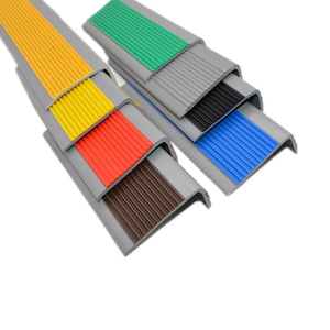 Bande d'<span class=keywords><strong>étanchéité</strong></span> d'escalier <span class=keywords><strong>de</strong></span> dortoir en plastique antidérapant en forme <span class=keywords><strong>de</strong></span> L tapis <span class=keywords><strong>de</strong></span> porte <span class=keywords><strong>de</strong></span> rampe en caoutchouc avec catégorie <span class=keywords><strong>de</strong></span> produit - Product Image 2