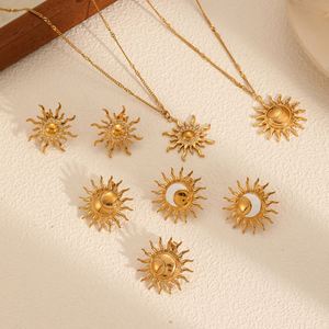 Conjunto de Joyas Personalizadas para Mujer en Acero Inoxidable 316L con Números Romanos, Circonitas y Baño de Oro para Aniversario - Product Image 1