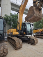 Excavatrice sur chenilles Sany 305 d'occasion de 31,5 tonnes, adaptée aux travaux de terrassement et aux travaux agricoles, à vendre avec tracteur compact