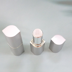 Tube à lèvres en ABS argenté de forme personnalisée unique, emballage en forme de bouche, tube à lèvres vide en ABS finition métallique - Product Image 2