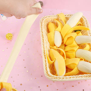 Juguete de descompresión de plátano unisex, simulación de fruta de silicona bonita, ventilación blanda para apretar certificada EN71 para edades 5-7, caja empaquetada divertida - Product Image 4