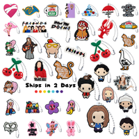 Nouveauté Mode Vente en Gros Personnalisée Promotionnelle Porte-clés en Caoutchouc Dessin Animé Thème Friends (Série TV) et Tasse Rose Karol G Accessoire Durable
