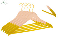 Cintre en bois coloré pour vêtements avec épaules en velours floqué et barre ronde antidérapante en velours pour vêtements