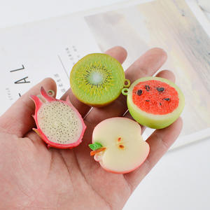 Porte-clés tendance en PVC en forme de fruits, idéal pour les étudiants, avec pomme, pêche et fruit du dragon - Product Image 1