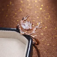 Huitan New Fashion Rose vergoldete Elchform Design Ringe für Frauen Weihnachten Neujahr Geschenk Schmuck Imiated Diamond Cute Rings