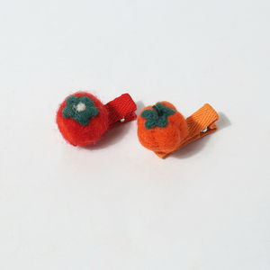 Petites pinces à cheveux en feutre mignonnes faites à la main pour enfants accessoires de cheveux simples et doux avec ruban de simulation de fruits et légumes en métal - Product Image 2