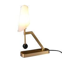 Lampe de table nordique petite et simple pour chambre à coucher, en verre et cuivre, style rétro européen, lumière de luxe chaleureuse, lampe de chevet pour mariage