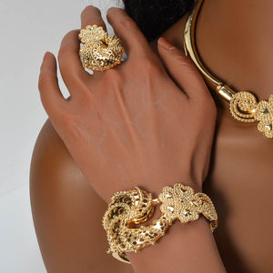 Ensemble de bijoux en or 14 carats de qualité promotionnelle, Dubai, collier et boucles d'oreilles - Product Image 5