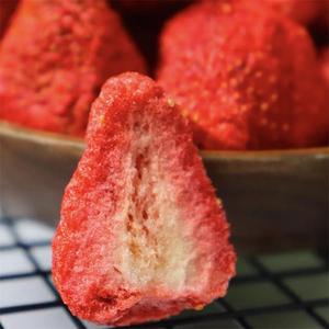 Китайские сладкие целые Хрустящие сушеные Клубничные закуски, готовые к употреблению оптом - Product Image 2