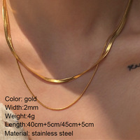Collier à chaîne de Figaro Double serpent au design unique Bijoux à breloques avec lettres initiales en acier inoxydable Cadeaux pour femmes