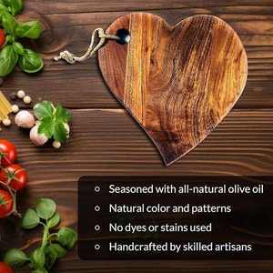 Plateau de service durable en bois d'acacia massif en forme de cœur, planche à charcuterie naturelle, plateau à fromage, plateau à collations, assiette de fête - Product Image 3