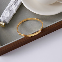 Bracelet minimaliste en acier inoxydable plaqué or 18 carats, bracelet rond en strass à motifs de marteau