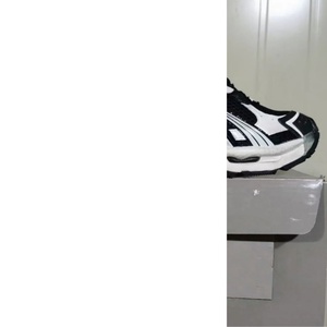 Chaussures de sport à semelle épaisse pour le basketball, en combinaison de couleurs noir et blanc, chaussures de tennis tendance pour l'extérieur, pour hommes et femmes - Product Image 3