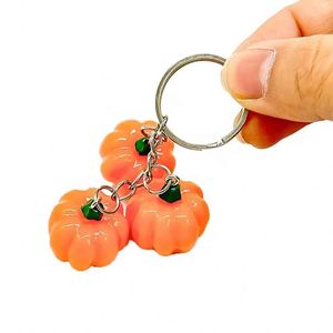 Llaveros de Frutas y Verduras Realistas al por Mayor, Colgantes de Plástico de Tomate, Caqui y Calabaza para Bolsos, Decoración Vegetal, MOQ 50 unidades - Product Image 5