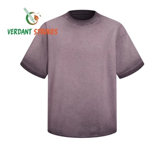 Verdant Strokes. T-shirt Stampate Moderne - Design Eleganti e Contemporanei per le Tendenze Attuali - Ideali per la Moda Urbana e il Retail - Product Image 4