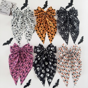 Barrette à cheveux pour femme avec imprimé citrouille et crâne d'Halloween, long ruban flottant, accessoire de coiffure pour fête et déguisement - Product Image 1