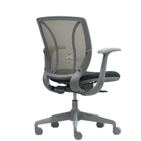 Chaise ergonomique en maille moderne, durable et empilable pour hall d'hôtel commercial, chambre d'hôtes confortable, bureau, avec accoudoirs réglables