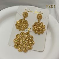Parure de bijoux vintage étanche anti-ternissement en cuivre plaqué or avec pendentif filigrane et boucles d'oreilles pour femme
