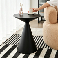 Minimalistischer Designer-Beistelltisch in Schwarz, Hochwertiger Runder Kleiner Couchtisch, Langlebiger Moderner Wohnzimmer- & Schlafzimmer-Beistelltisch zum Verkauf