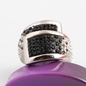 Bague en acier inoxydable noir et blanc double couche, style européen et américain, incrustée de diamants de 18 mm, bijoux de fête pour femme - Product Image 1