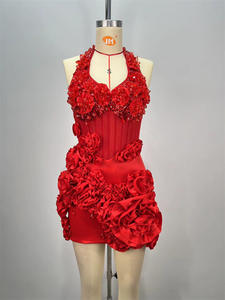 Vestido Rojo Bettergirl 2025 con Pedrería y Flores Colgantes al Cuello - Product Image 2