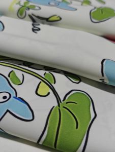 Pijama de Vietnam ligero y transpirable de 120GSM para ropa, ropa de dormir resistente a las arrugas, tela de seda Latina tejida con estampado - Product Image 5