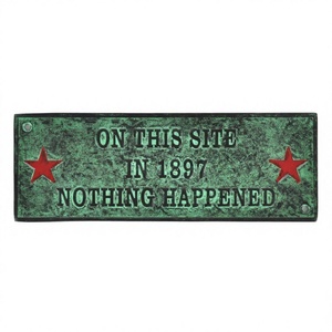 บนเว็บไซต์นี้ในปี 1897 ไม่มีอะไรเกิดขึ้น แผ่นป้ายตกแต่งผนังเหล็กหล่อ งานฝีมือโบราณ ป้ายทั่วไป ของตกแต่งผนัง งานฝีมือ - Product Image 1