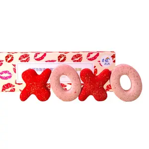 OEM סיטונאי XOXO סקסית צורת מכתב פצצת אמבטיה עם שמנים אתריים גוף ספא פצצת אמבט בועות לשיפור היחסים