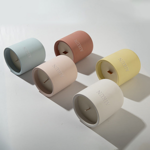 AIKUN Vente en gros Commande en gros Cire de soja multicolore Emballage personnalisé Logo moderne Bougie parfumée en céramique pour la décoration de la maison et les cadeaux - Product Image 2