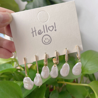 Pendientes Elegantes y Asequibles de Latón Chapado en Oro con Circonita Cúbica y Perla de Plástico para Mujer, Ideales para Fiestas y Bodas