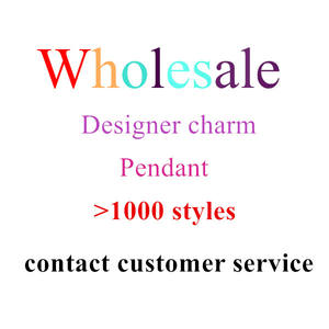 Perhiasan Liontin Mewah Gaya Wanita Desainer Fashion Logam Berkilau Emas Perak Logo Kustom Pesona Desainer Fashion Berlian - Product Image 3