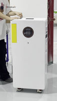 Module de batterie LiFePO4 Premium 51,2 V 100 Ah 200 Ah vertical pour onduleur solaire hybride, conception empilable et extensible