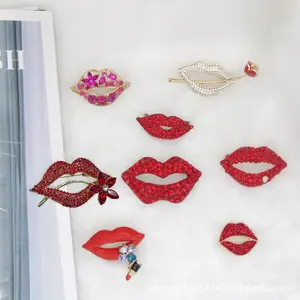 FanYue Ins Penjualan Teratas 2022 Seksi Berlian Imitasi Merah Bibir Mulut Bros Setelan Gaun Pin Aksesoris