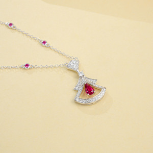 Collier élégant en argent 925 avec pendentif en rubis taille poire et micro-pavé, design jupe, par Design Lab - Product Image 3
