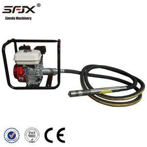 Vibrateur à béton à moteur essence 6,5 CV de type à cadre interne avec tuyau et tige métallique - Product Image 4
