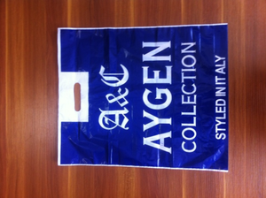 Sac en plastique avec logo personnalisé Logo de marchandise avec poignées découpées Sac de t-shirt pour petites entreprises Sac à provisions - Product Image 4