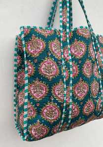 Sac fourre-tout matelassé en coton, fabriqué à la main en Inde, en tissu imprimé au bloc, sac à bandoulière pour voyage et shopping - Product Image 5